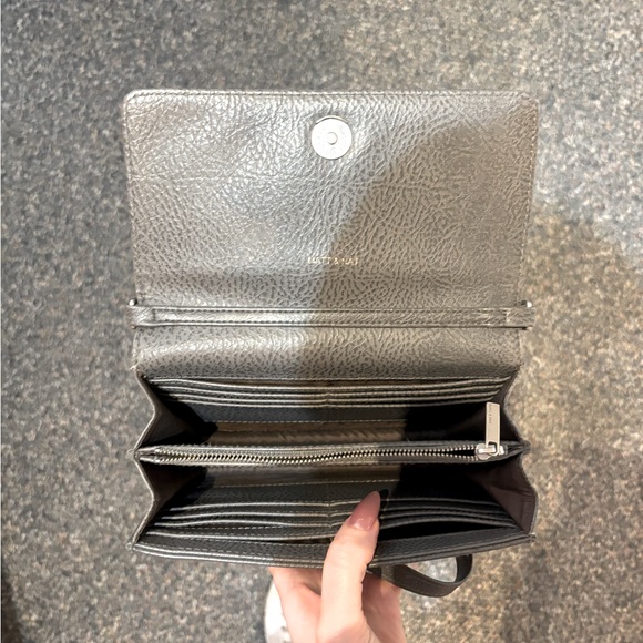 Matt and Nat Bee Vegan Crossbody Bag Grey - Picture 4 of 6